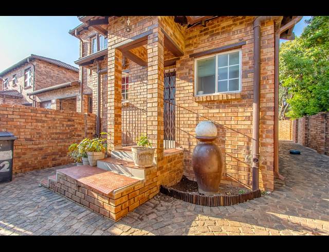3 BEDROOM TOWNHOUSE RENTED IN RADIOKOP